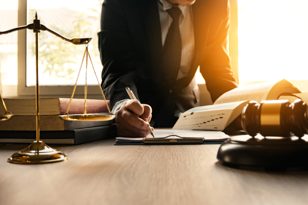 Les raisons d’engager un avocat pour ses contrats commerciaux Les raisons d’engager un avocat pour ses contrats commerciaux
