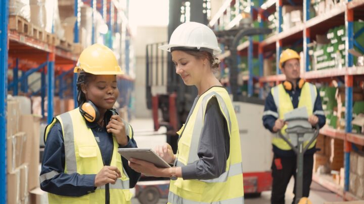 Définition d’un central distribution center (CDC) et comment il optimise la distribution ?